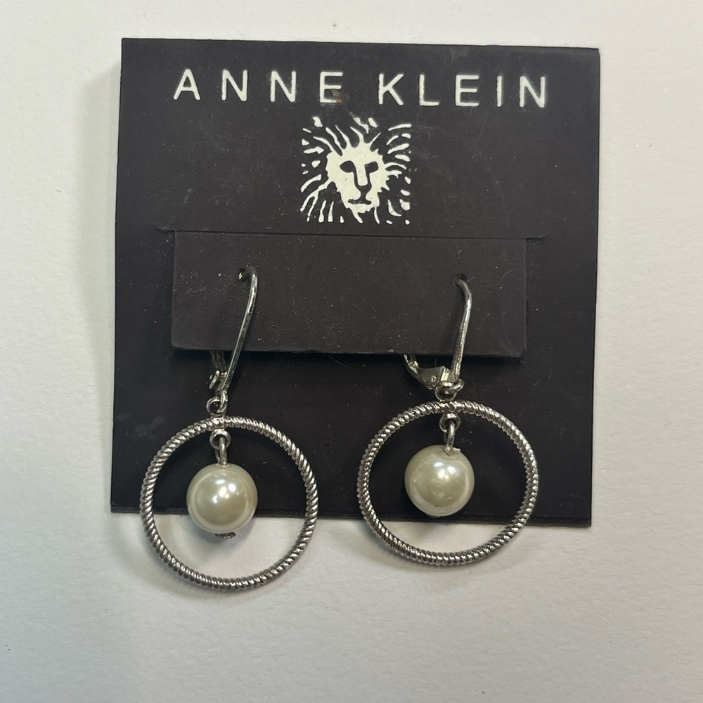 anne klein silver and pearl dangling earrings!